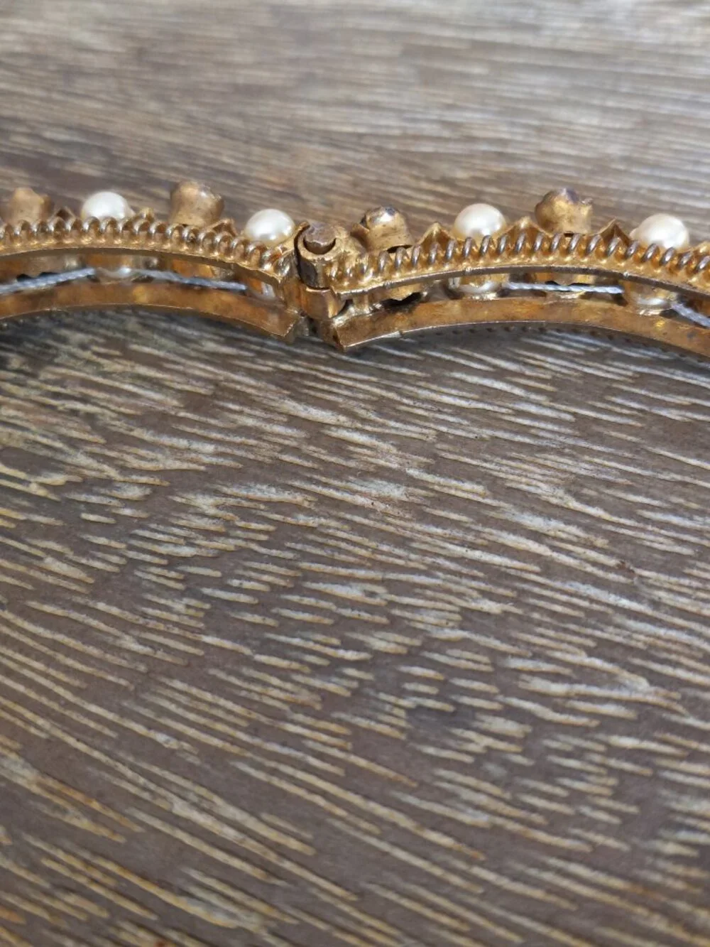 Vintag Ornate Florenza ? Goldtone Hinged Bangle Bracelet Faux Pearl Emerald Ruby